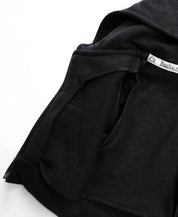MiniMalista Casaco Moletom Capuz e Zíper Peluciado Preto — detalhe zíper frontal e cobre-zíper interno. Casaco infantil 100% algodão peluciado, hoodie unissex menino e menina, clássico atemporal.