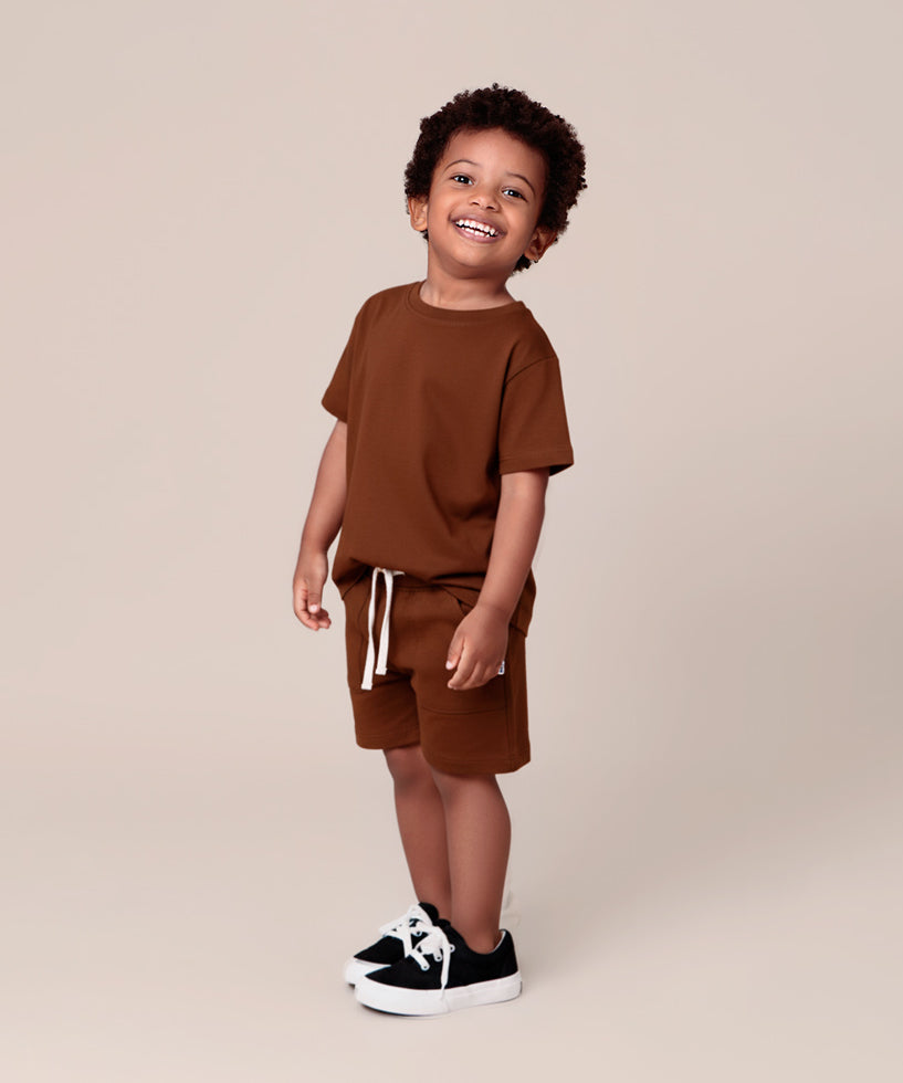 conjunto-camiseta-e-bermuda-menino-liso-chocolate_e7e03c48-fc4d-4d9e-994e-bde846d32c3c.jpg