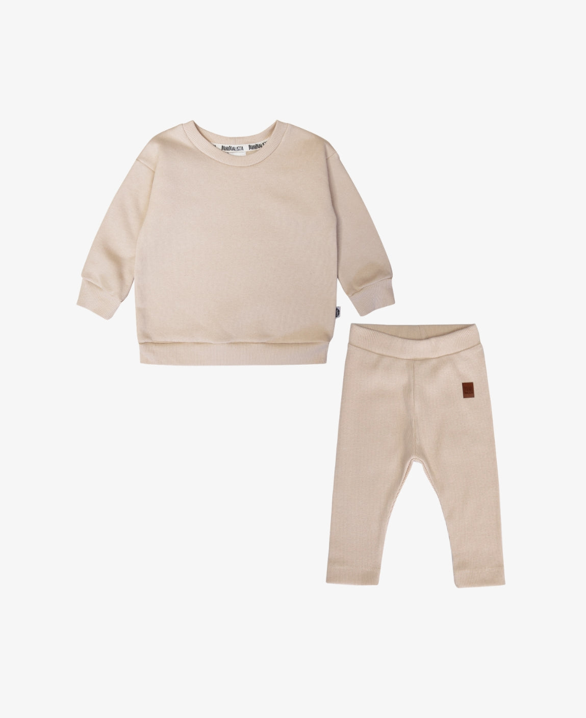 MiniMalista Conjunto Moletom + Calça Canelada Liso Bege Claro. Look monocromático infantil 100% algodão, moletom peluciado oversized + calça canelada slim ajustada, conjunto unissex menino e menina, cor neutra coringa quentinha, estética escandinava minimalista, do bebê de 0-3 meses aos 5-6 anos.