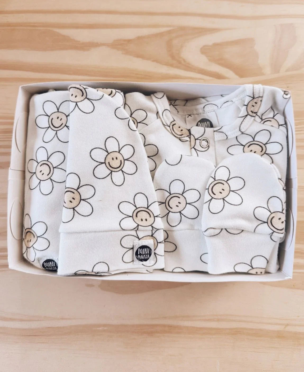 Kit Presente Saída de Maternidade Bebê 4 peças | Flower Power - Com Caixa Presente