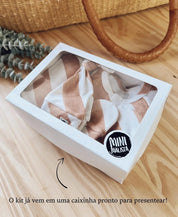 Kit Presente Saída de Maternidade Bebê 4 peças | Listras Diagonais Bege - Com Caixa Presente