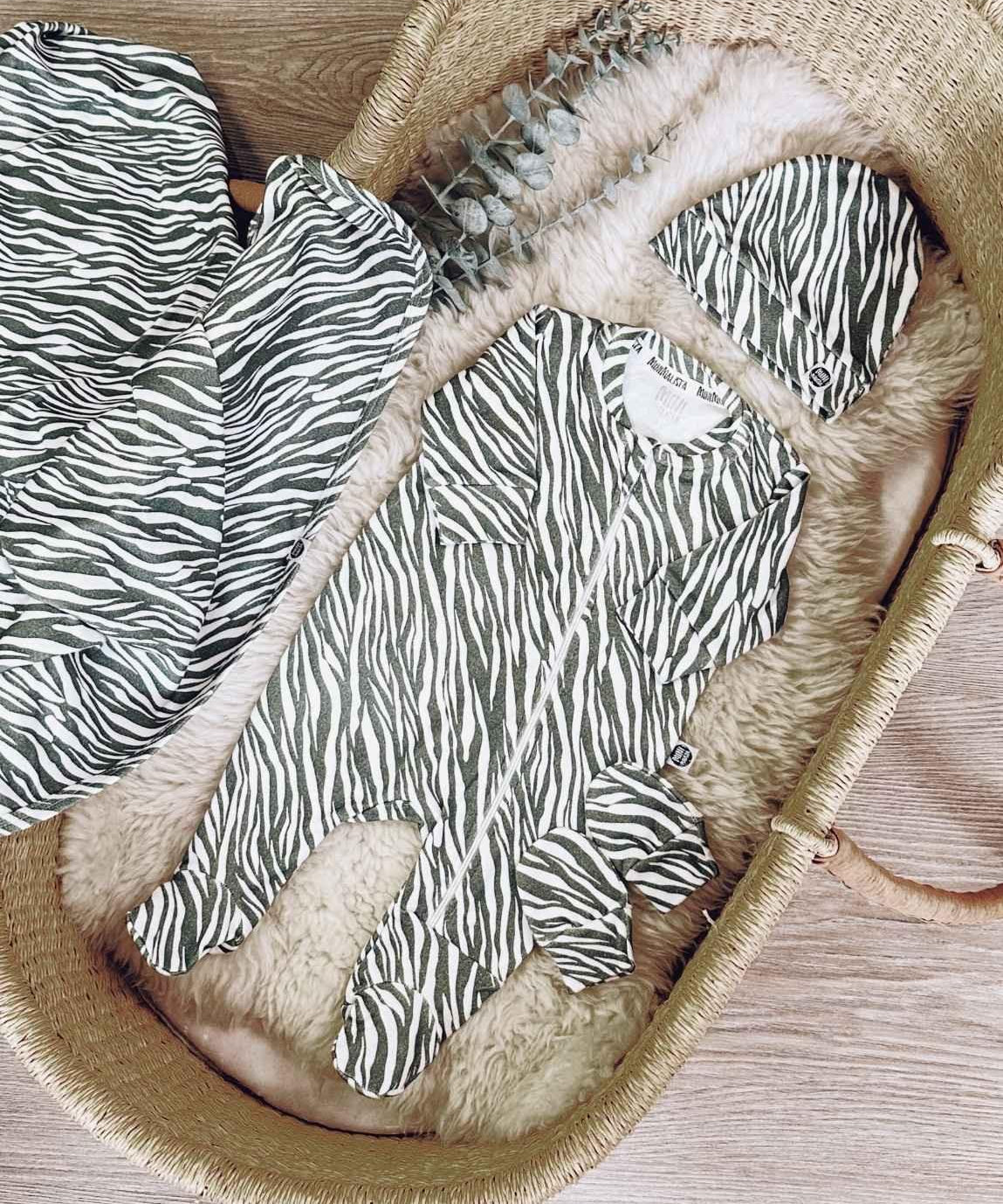 conjunto-saida-de-maternidade-bebe-minimalista-macacao-manta-luva-touca-zebra-verde-animal-print-1_20655586-5d32-42e1-892a-ed08d821c92f.jpg