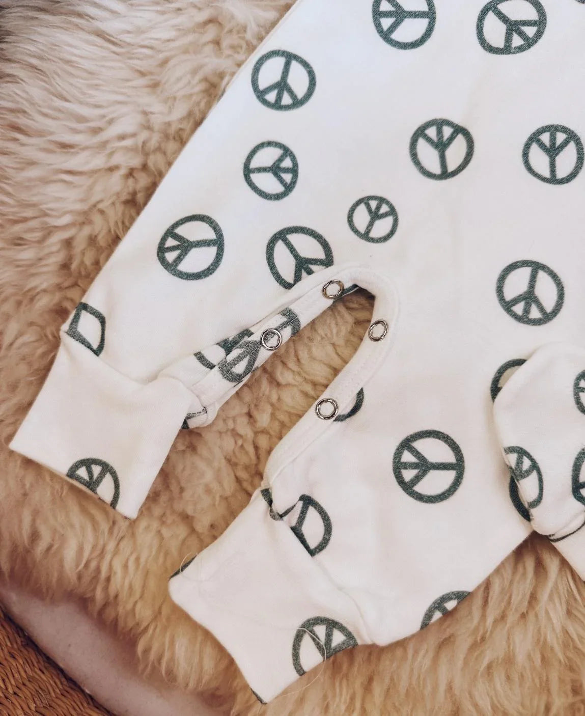 Kit Presente Saída de Maternidade Bebê 4 peças | Peace and Love - Com Caixa Presente