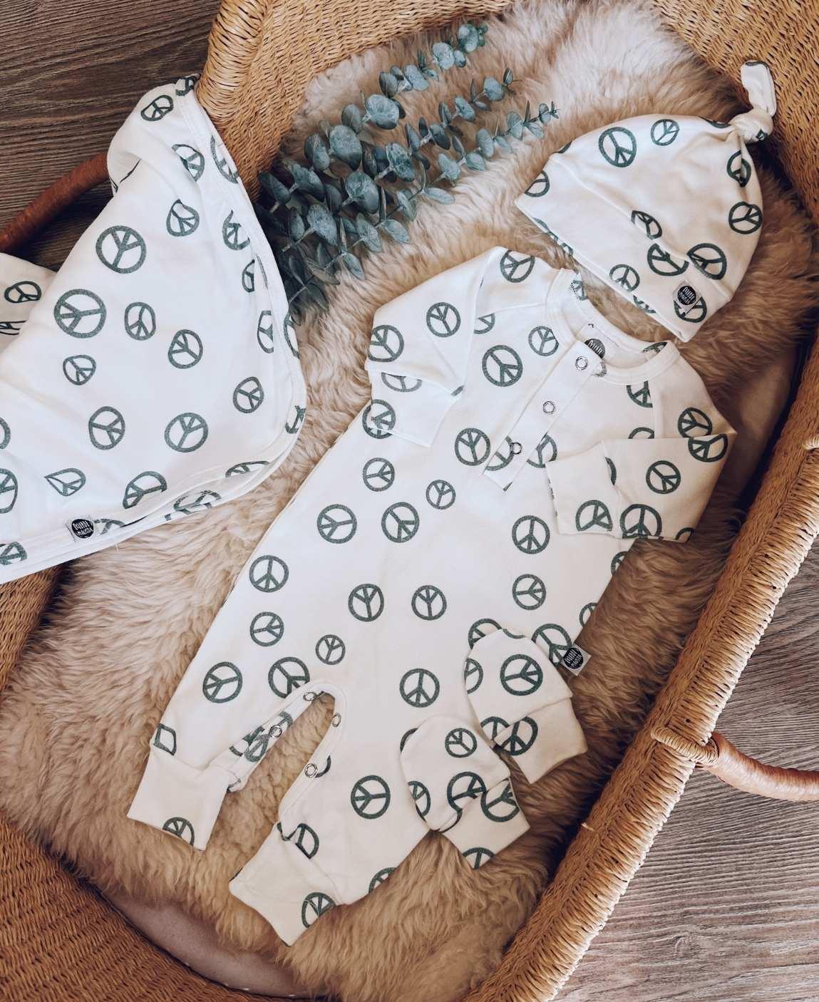 Kit Presente Saída de Maternidade Bebê 4 peças | Peace and Love - Com Caixa Presente