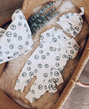 Kit Presente Saída de Maternidade Bebê 4 peças | Peace and Love - Com Caixa Presente