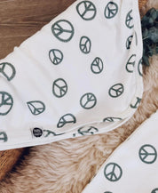 Kit Presente Saída de Maternidade Bebê 4 peças | Peace and Love - Com Caixa Presente