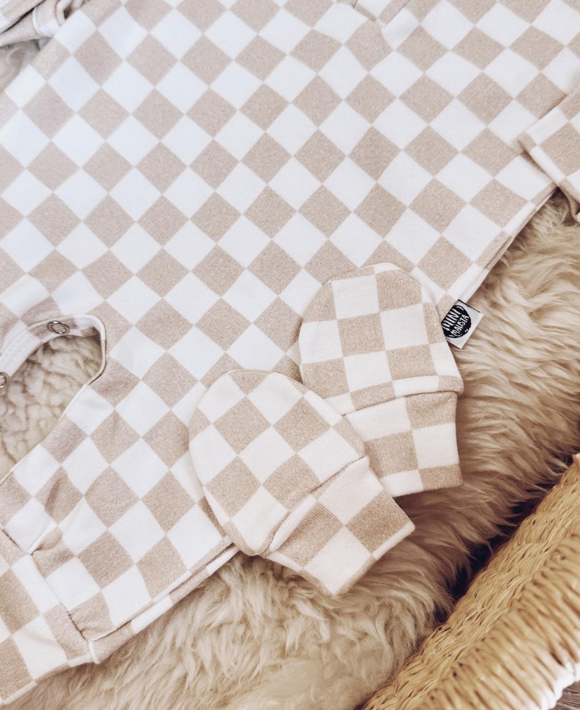 Kit Presente Saída de Maternidade Bebê 4 peças | Racer Beige  - Com Caixa Presente