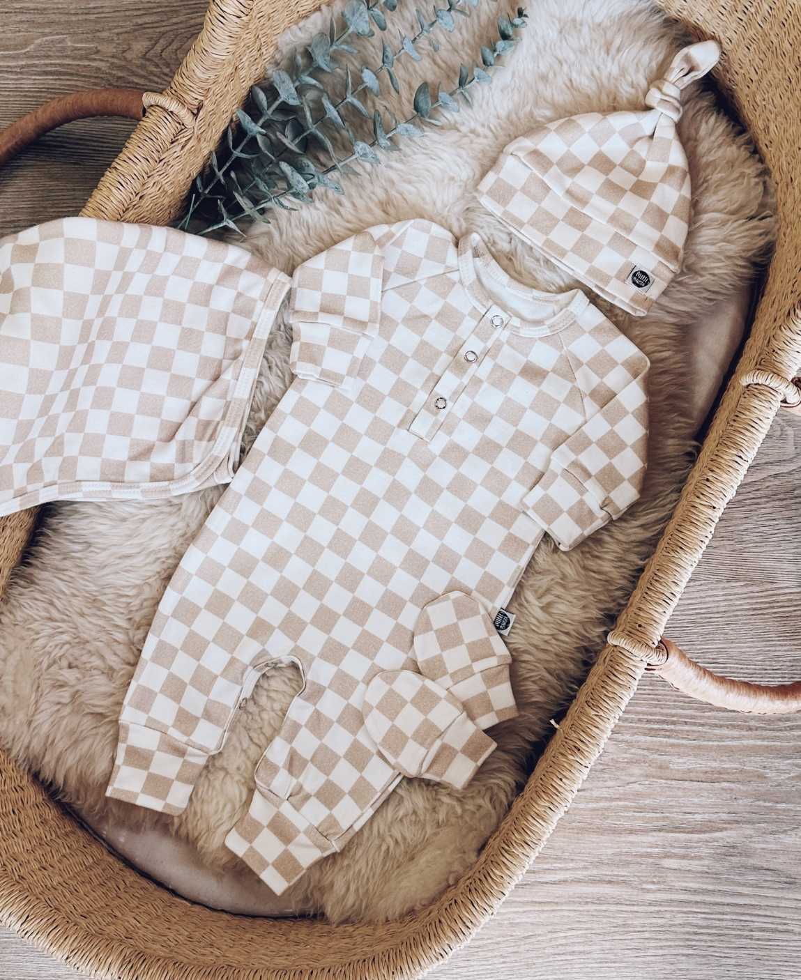 Kit Presente Saída de Maternidade Bebê 4 peças | Racer Beige  - Com Caixa Presente