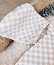 Kit Presente Saída de Maternidade Bebê 4 peças | Racer Beige  - Com Caixa Presente