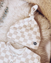 Kit Presente Saída de Maternidade Bebê 4 peças | Racer Beige  - Com Caixa Presente