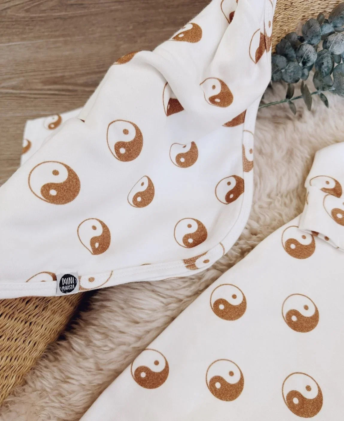 Kit Presente Saída de Maternidade Bebê 4 peças | Yin Yang - Com Caixa Presente