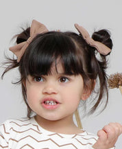 Laço de Cabelo com Clip MiniMalista | Liso Mocha - MiniMalista Baby - 0.3, 0.4, b2b, Baby, black-friday, com-desconto-mm10, laço-clip, Meia Estação, Menina, SALE-FINAL, Winter Sale 40% -bebê-minimalista-estiloso