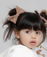 Laço de Cabelo com Clip MiniMalista | Liso Mocha - MiniMalista Baby - 0.3, 0.4, b2b, Baby, black-friday, com-desconto-mm10, laço-clip, Meia Estação, Menina, SALE-FINAL, Winter Sale 40% -bebê-minimalista-estiloso