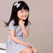 Laço de Malha com Clip de Cabelo | Listras Retrô Cinza - MiniMalista Baby - 0.3, 0.45, b2b, Baby, black-friday, laço-clip, Meia Estação, Menina, outlet, SALE-FINAL -bebê-minimalista-estiloso
