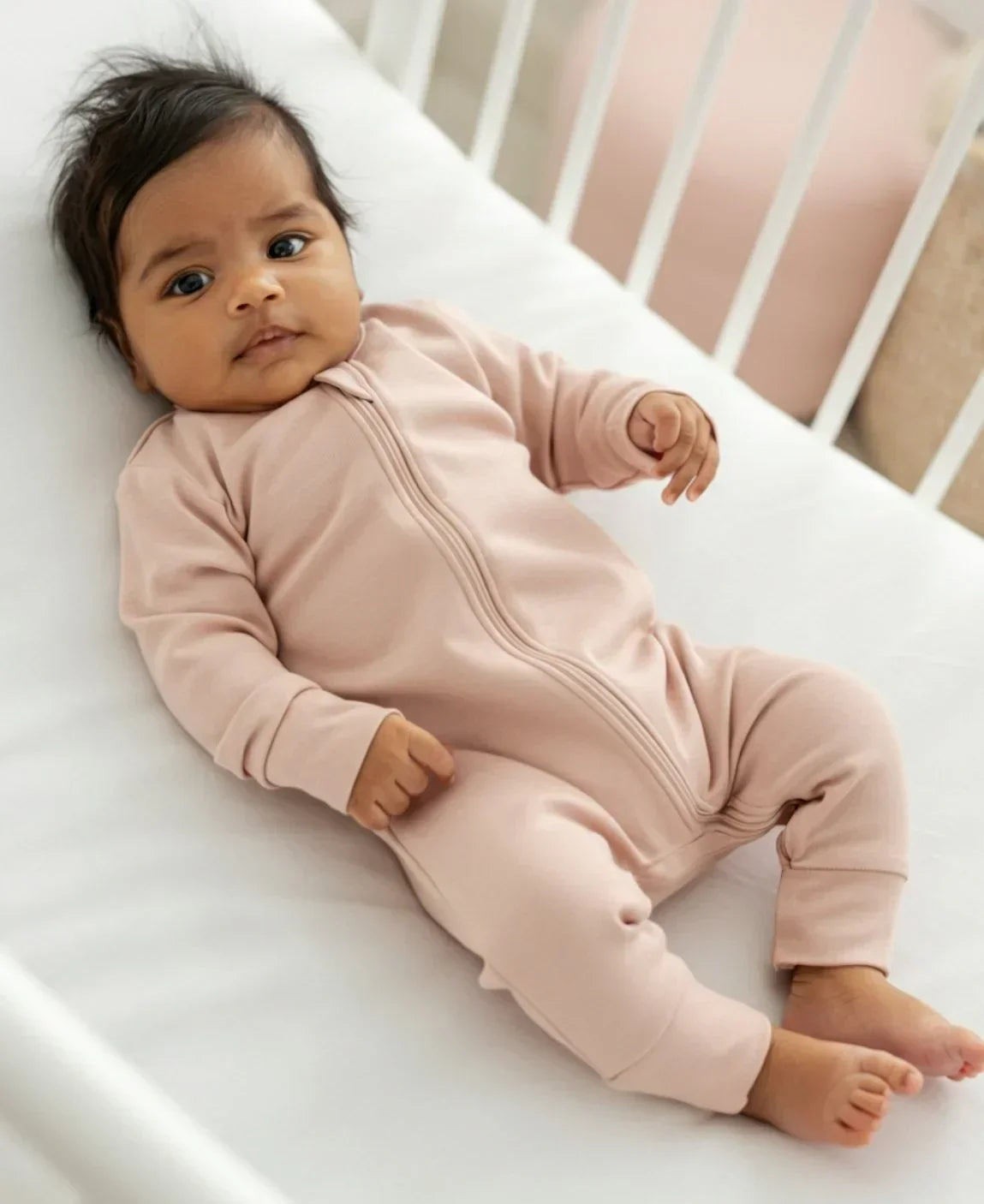 macacao-bebe-liso-rosa-mystic-rose-menina-minimalista-liso.jpg