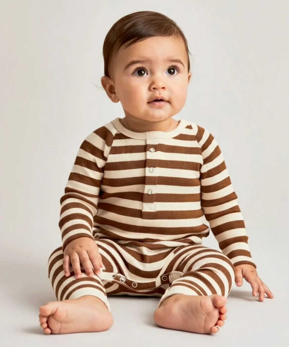 macacao-bebe-menino-menina-unissex-canelado-listras-caramelo-marrom-e-branco-minimalista.jpg