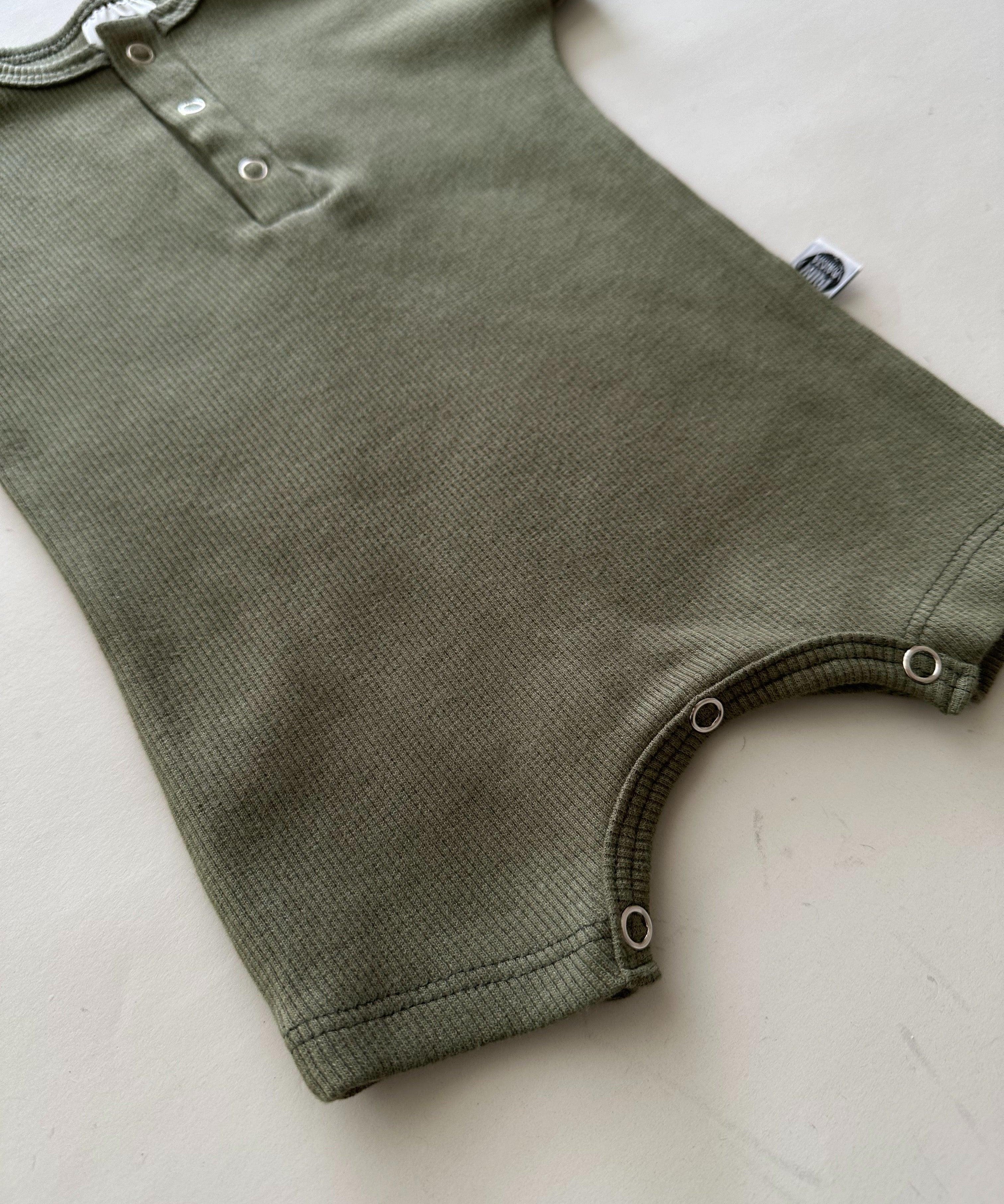 Macaquinho Canelado Manguinha Unissex MiniMalista | Liso Jungle Green - MiniMalista Baby - 0.2, b2b, Baby, black-friday, Calor, Christmas, com-desconto-mm10, Menino, Natal, Neutro, tab-tam-macaquinho-romper, Unissex, Verão, Xmas -bebê-minimalista-estiloso