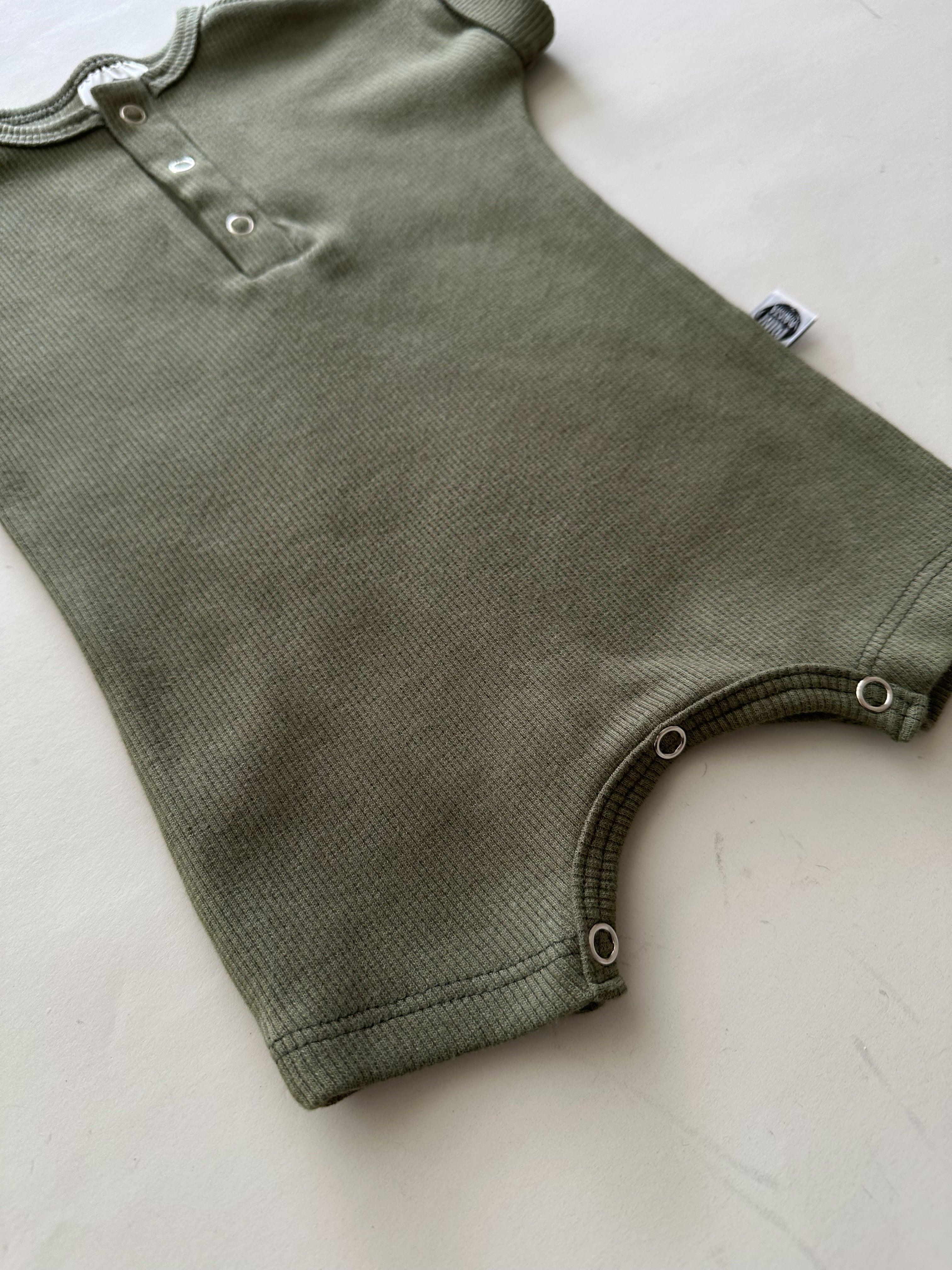Macaquinho Canelado Manguinha Unissex MiniMalista | Liso Jungle Green - MiniMalista Baby - 0.2, b2b, Baby, black-friday, Calor, Christmas, com-desconto-mm10, Menino, Natal, Neutro, tab-tam-macaquinho-romper, Unissex, Verão, Xmas -bebê-minimalista-estiloso