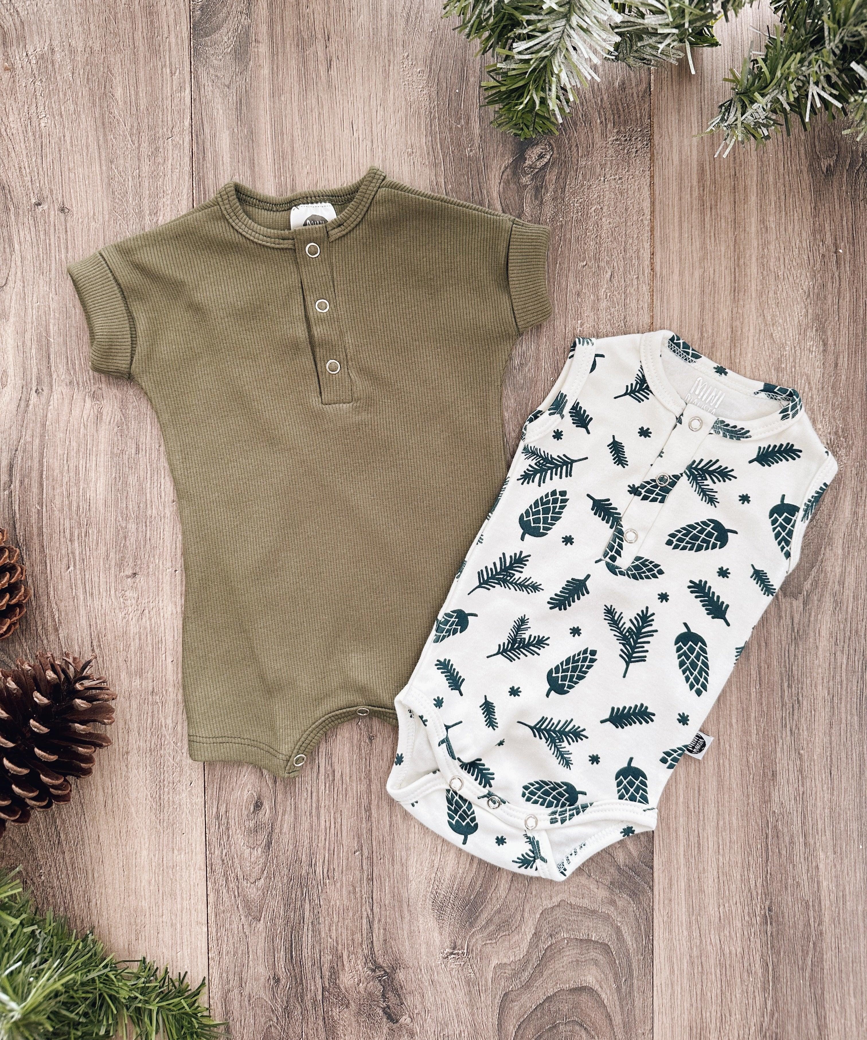 Macaquinho Canelado Manguinha Unissex MiniMalista | Liso Jungle Green - MiniMalista Baby - 0.2, b2b, Baby, black-friday, Calor, Christmas, com-desconto-mm10, Menino, Natal, Neutro, tab-tam-macaquinho-romper, Unissex, Verão, Xmas -bebê-minimalista-estiloso