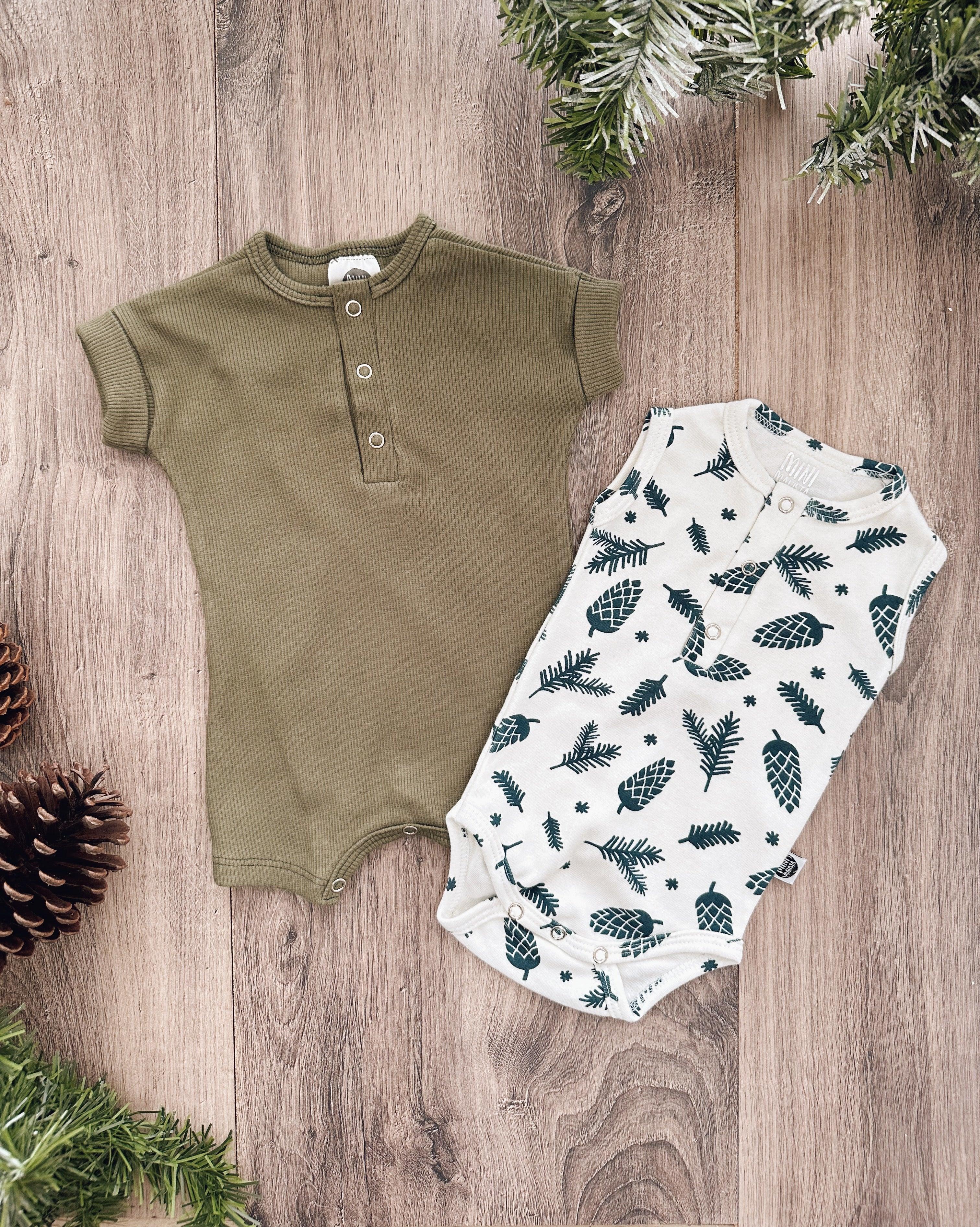 Macaquinho Canelado Manguinha Unissex MiniMalista | Liso Jungle Green - MiniMalista Baby - 0.2, b2b, Baby, black-friday, Calor, Christmas, com-desconto-mm10, Menino, Natal, Neutro, tab-tam-macaquinho-romper, Unissex, Verão, Xmas -bebê-minimalista-estiloso