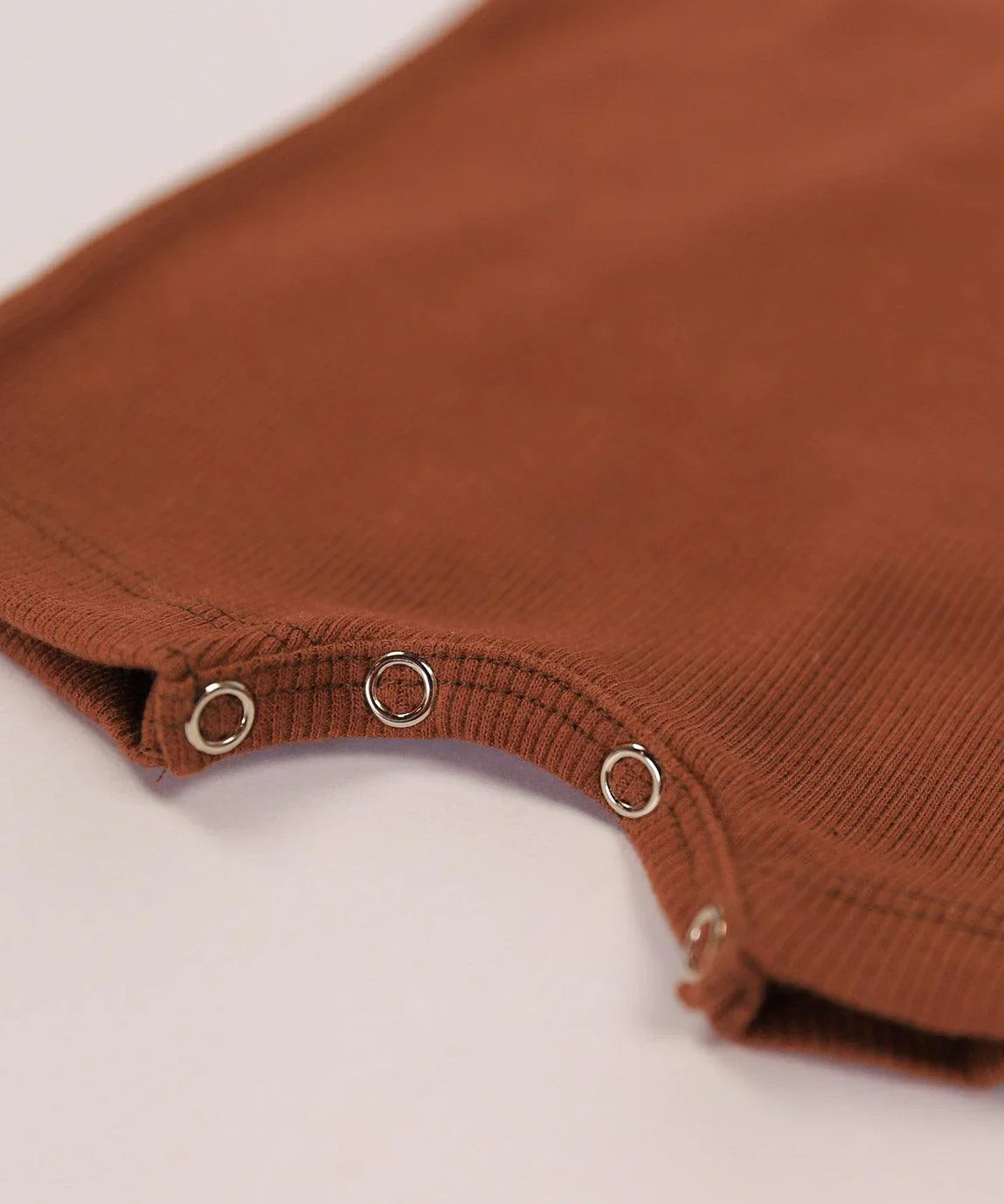 Macaquinho Canelado Manguinha Unissex MiniMalista | Liso Oak - MiniMalista Baby - 0.3, b2b, Baby, black-friday, Calor, com-desconto-mm10, Menino, new, tab-tam-macaquinho-romper, Verão -bebê-minimalista-estiloso