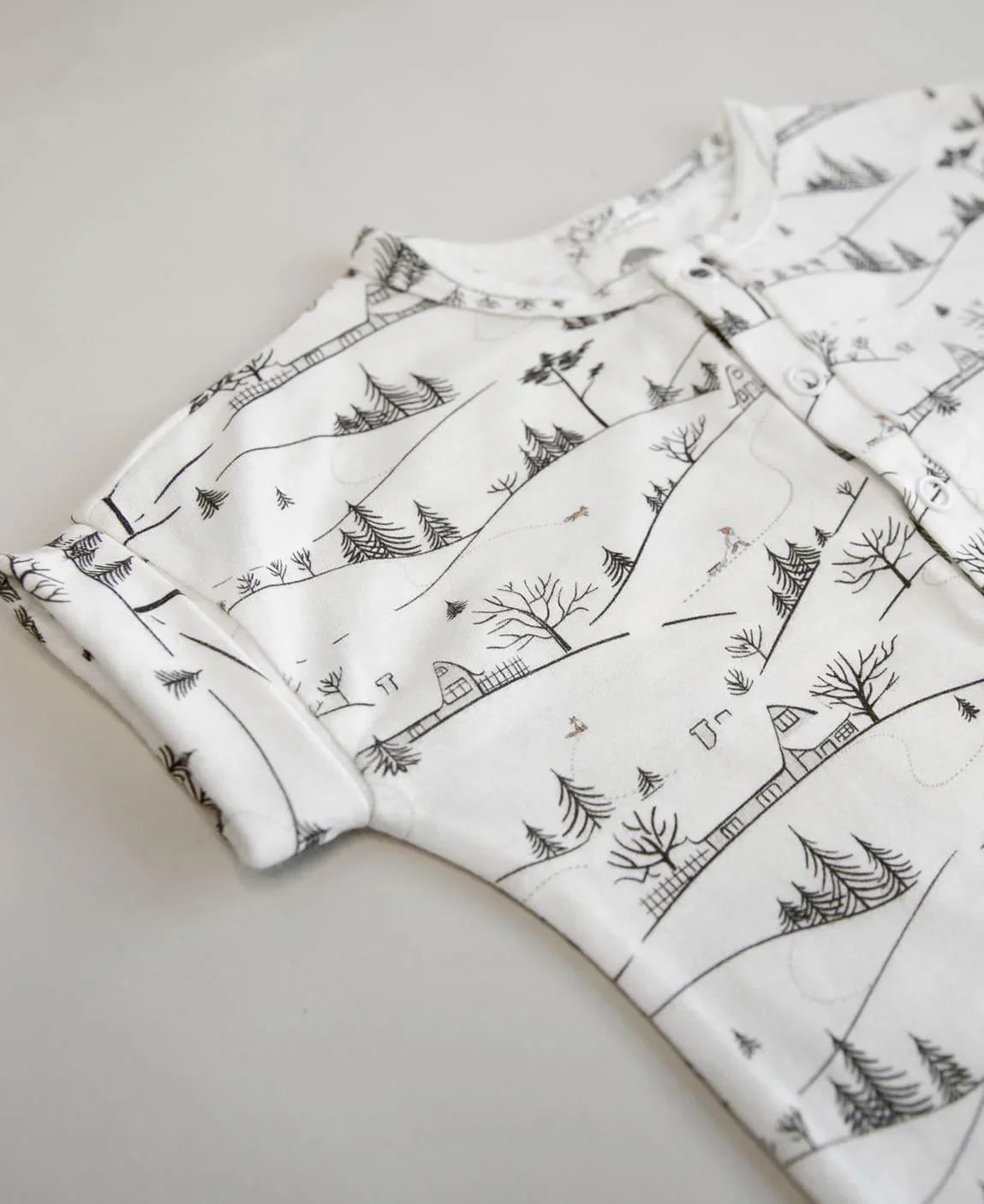 Macaquinho Romper Manguinha Unissex | Village - MiniMalista Baby - 0, b2b, Baby, Calor, Christmas, com-desconto-mm10, Menina, Menino, minime, natal, Neutro, tab-tam-macaquinho-romper, Unissex, Verão, Xmas -bebê-minimalista-estiloso