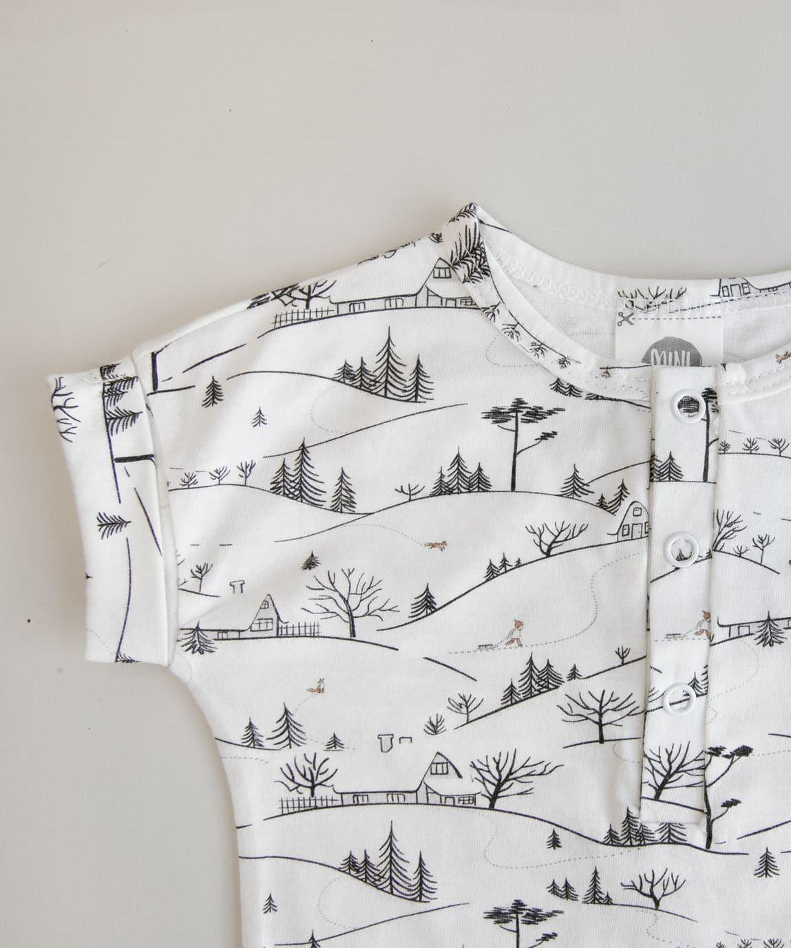 Macaquinho Romper Manguinha Unissex | Village - MiniMalista Baby - 0, b2b, Baby, Calor, Christmas, com-desconto-mm10, Menina, Menino, minime, natal, Neutro, tab-tam-macaquinho-romper, Unissex, Verão, Xmas -bebê-minimalista-estiloso