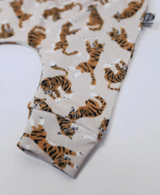 Calça de Bebê Harém Unissex | Tiger - MiniMalista Baby - 0.3, 0.35, b2b, Baby, black-friday, com-desconto-mm10, Meia Estação, Menino, Neutro, tab-tam-calça-harem-bebe, Unissex -bebê-minimalista-estiloso