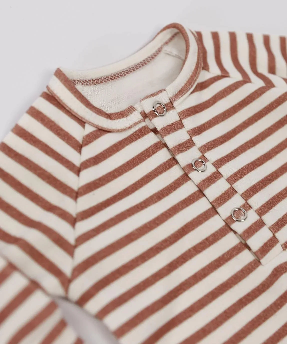 Macacão de Bebê Raglan Botões Unissex | Listrinhas Chutney - MiniMalista Baby - 0.3, 2macacoespor199, b2b, Baby, black-friday, com-desconto-mm10, Meia Estação, Menino, Neutro, new, tab-tam-mac-botões, Unissex, Winter Sale 20% -bebê-minimalista-estiloso